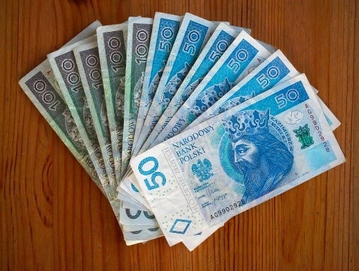 Banknoty 50 i 100 złotych